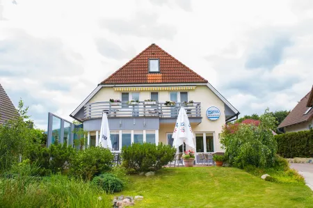 Hotel am Fleesensee Отели в г. Мальхов