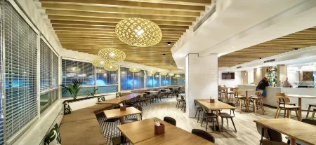 Tanoa Plaza Hotel Отели рядом с достопримечательностью «Confucius Institute»