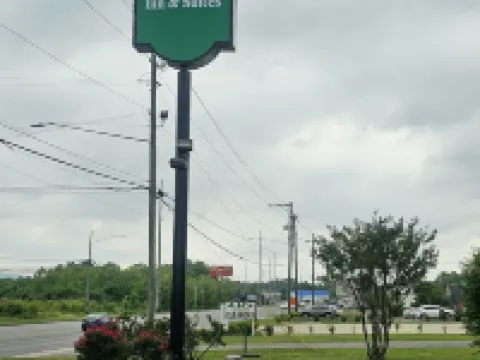 Budgetel Inn & Suites セントクレアのホテル