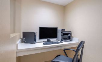 Super 8 by Wyndham Toronto East on