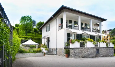 Miralago B&B and Apartments Отели рядом с достопримечательностью «San Giovanni (Como)»