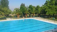 Hostal - Bungalows Camping Cáceres Hotels in Malpartida de Caceres