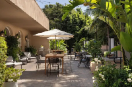 Hyatt Regency Newport Beach Hotel berhampiran Sherman Library & Gardens