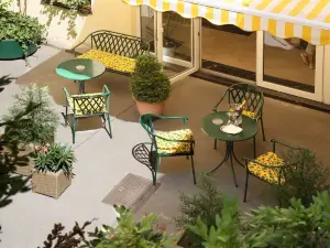 โรงแรมเซเซชั่นอันเดอร์ดิโอเปอร์