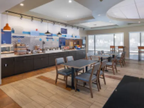 Holiday Inn Express & Suites LAKELAND SOUTH by IHG Hotels in Lakeland