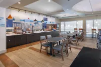 Holiday Inn Express & Suites LAKELAND SOUTH by IHG Hotel di Bartow