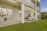 Crow's Nest Apartments Hotels in Hahei