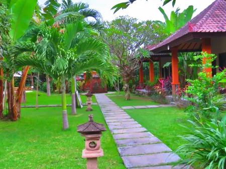 Suka Sari Cottages Отели рядом с достопримечательностью «Biorock Pemuteran bali»