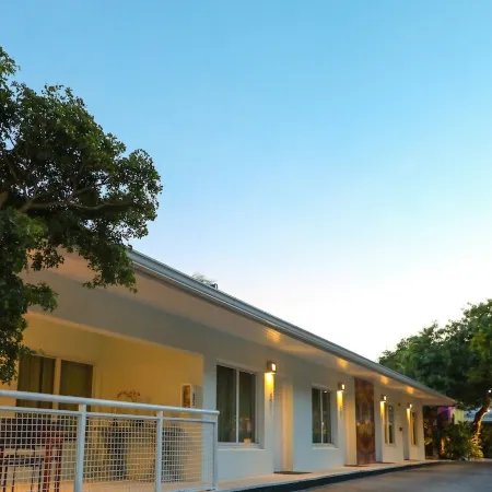 Orchid Key Inn - Adults Only