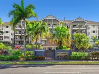 North Cove Waterfront Suites Hotels in Cairns North