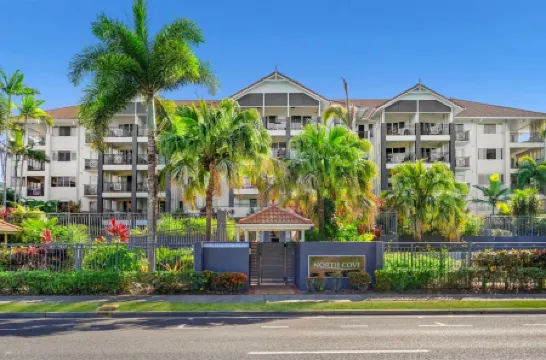 North Cove Waterfront Suites Отели рядом с достопримечательностью «Cairns Esplanade Beach Volleyball Court»