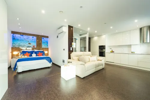 Wavia Hotel - Adults Only - parkir