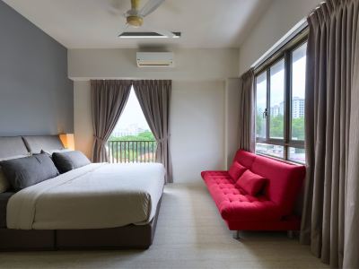 2 Bedrooms Apartment by the Sea