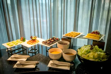 CHECK inn Taipei Nanjing Отели рядом с достопримечательностью «Hall of Justice»