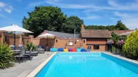 Old Rectory Hotel, Crostwick - Pool