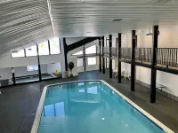 Beacon Inn and Suites - piscina
