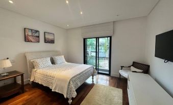 Mans o 6 Suites Riviera