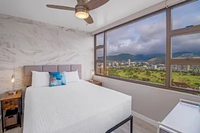 Newly Remodeled - 30th Floor Suite with Epic Mountain Views Hotels in 