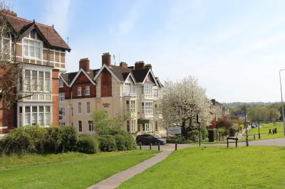 Russell Hotel Hotels near Postern Park
