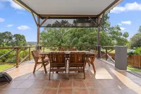 Birds 'n' Bloom Cottages Hotels in Yungaburra