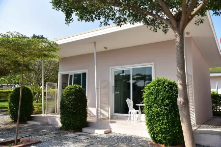 Baan Chan Suan Отели рядом с достопримечательностью «Wat Kaeng Klang Dong»