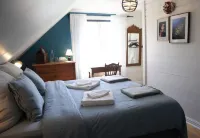 Three Pheasants Boutique Bed and Breakfast Hotels near Träkumla Rom AB
