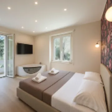 AURELIA GARDEN ROOMS by TEI