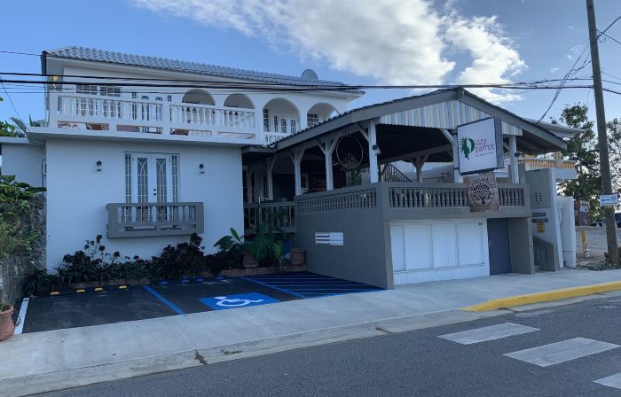 Lazy Parrot Inn