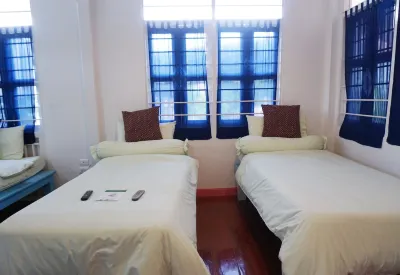 R-Lampang Guest House Hotell i Suan Dok