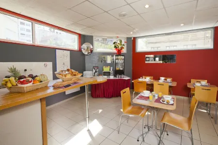 Séjours & Affaires Rennes Longs Champs Отели рядом с достопримечательностью «Университет Ренн 1»