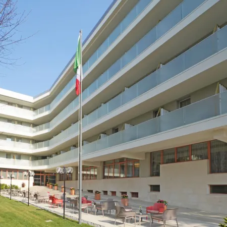 Hotel la Perla - Bike Hotel Hotels in Garda Town