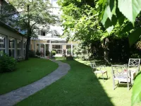 Hostellerie du Grand Saint Antoine Hotels near كاتدرائية ألبي