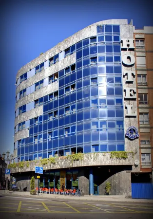 Aparthotel Campus Отели в г. Овьедо