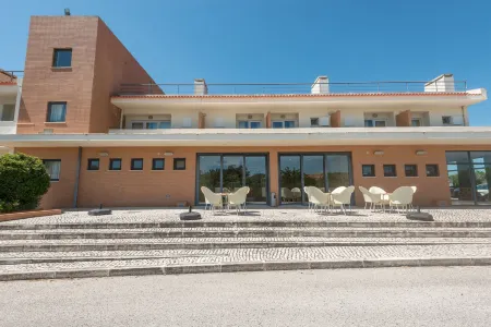 Amazonia Palmela Apartamentos Turisticos Отели в г. Кинта-ду-Анжу