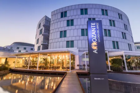 Barceló Sevilla Renacimiento Отели рядом с достопримечательностью «Capilla de San Jose»