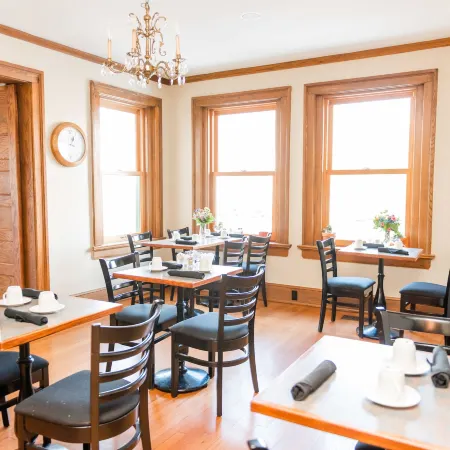 Inn at 835 Boutique Hotel