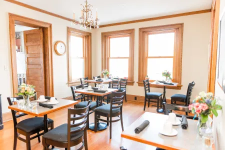 Inn at 835 Boutique Hotel