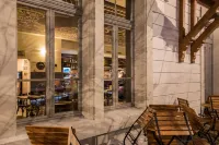 โรงแรมเอมองทาล