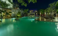 Yeak Loam Hotel - Pools