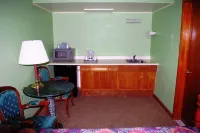 Blue Spruce Motel Hotels in Lamar