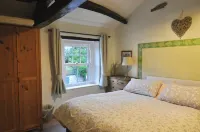 Dunkeld Cottage - ideal for touring the Lake District National Park! WiFi.