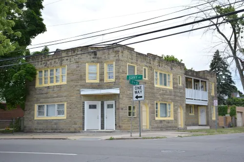 The Stone Castle - with Private Yard & Parking, Near Falls & Casino by Niagara Hospitality