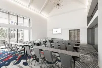 Hotel Renovo des Moines Urbandale, Tapestry Collection by Hilton فنادق في Urbandale