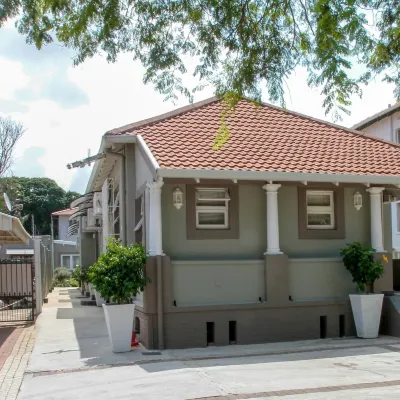 Beechwood B&B Hotels near Umbilo Station