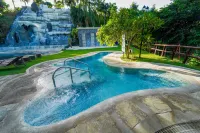 Sol Y Viento Mountain Hot Springs Resort - Pools