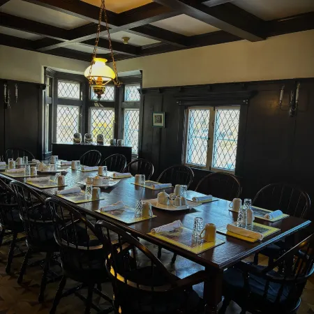 Leaside Manor