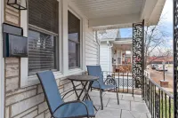 Blue Door Bungalow | JZ Vacation Rentals - balcone