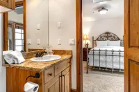Kbm Resorts Walk to Lifts and MainSt Pps-1416