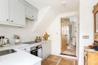 Windsor Cottage - Bolthole in the Heart of CN! Hotels in Great Tew