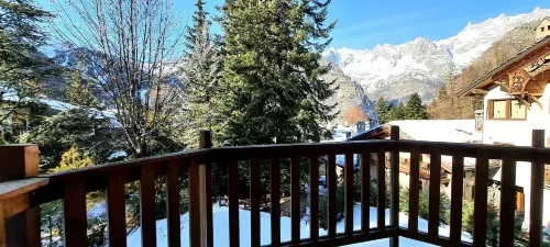 Mont Blanc Apartment- Bluchalet Hotels in Courmayeur